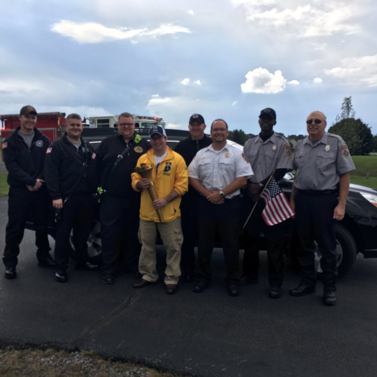 NWFireDistrict's tweet image. Group shot of the standby crew and the #INTorchRelay #indiana200 #AllenCo200
