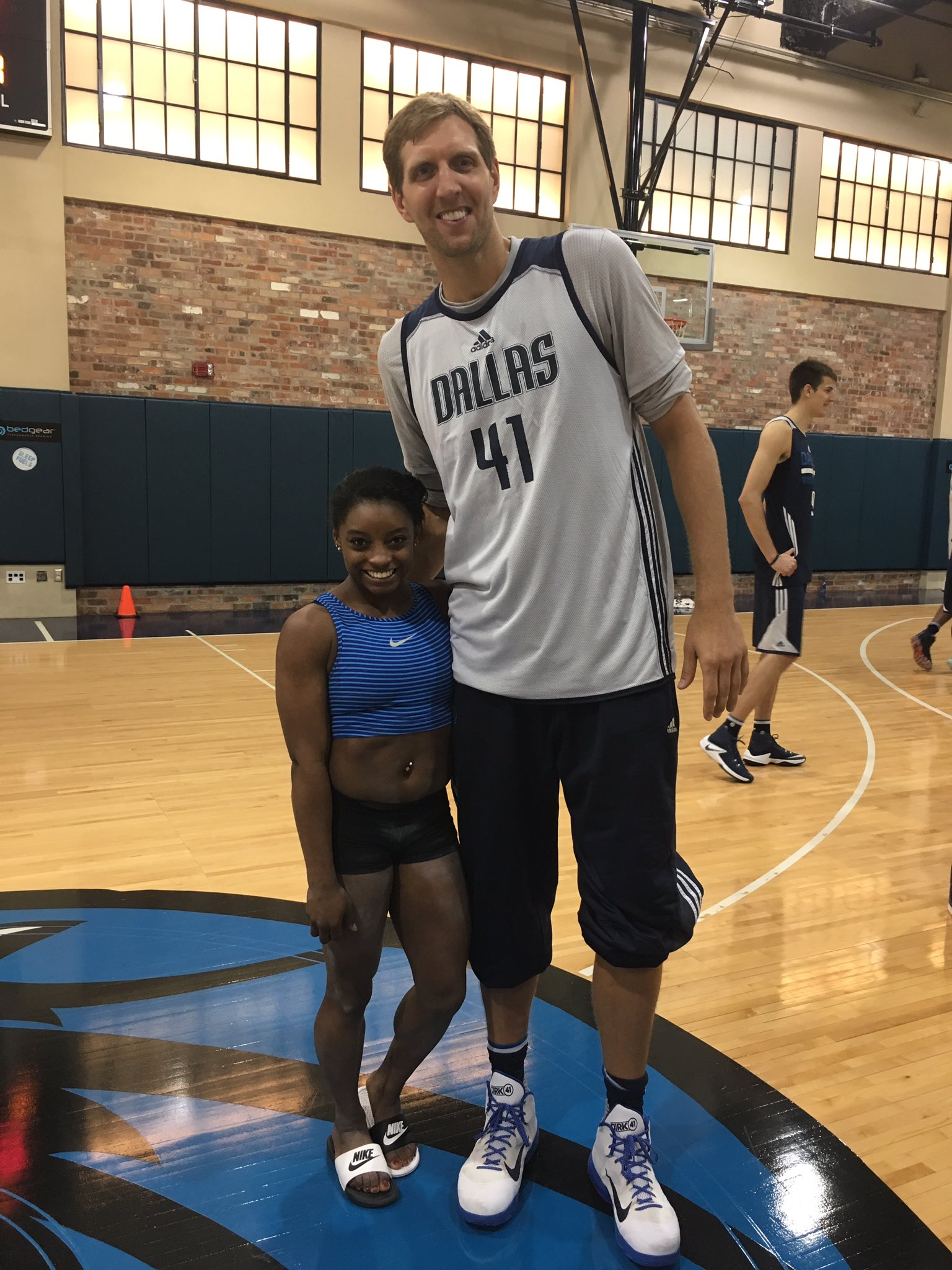 Simone Biles בטוויטר: "good luck to the Mavs this season! thanks for