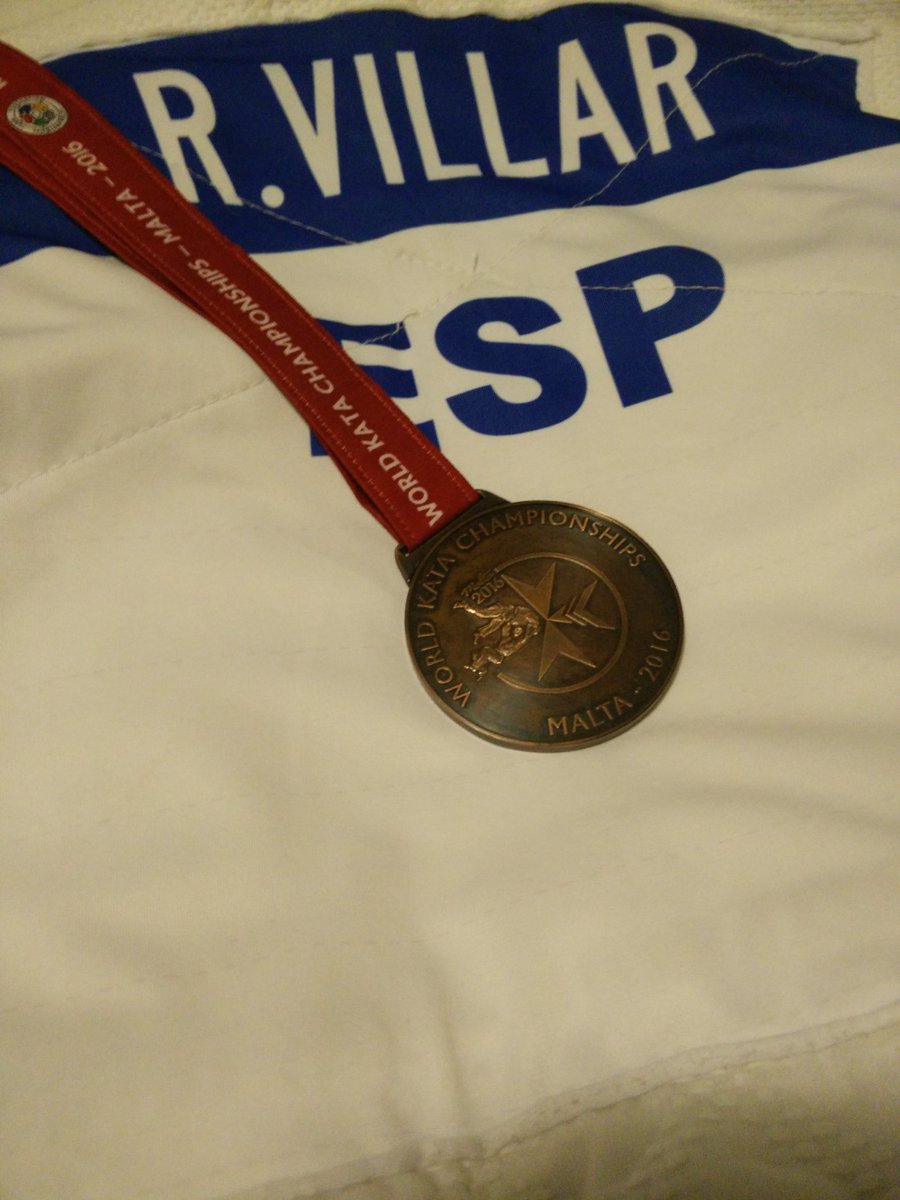 RoweltVillar's tweet photo. Pues si..aquellas medallas tan bonitas. Pues me he hecho con una. 3 del Mundo?? Oh my god!! Jejeje @deportegob @rfejyda mil gracias a todos! https://t.co/BHsRfEIsEJ