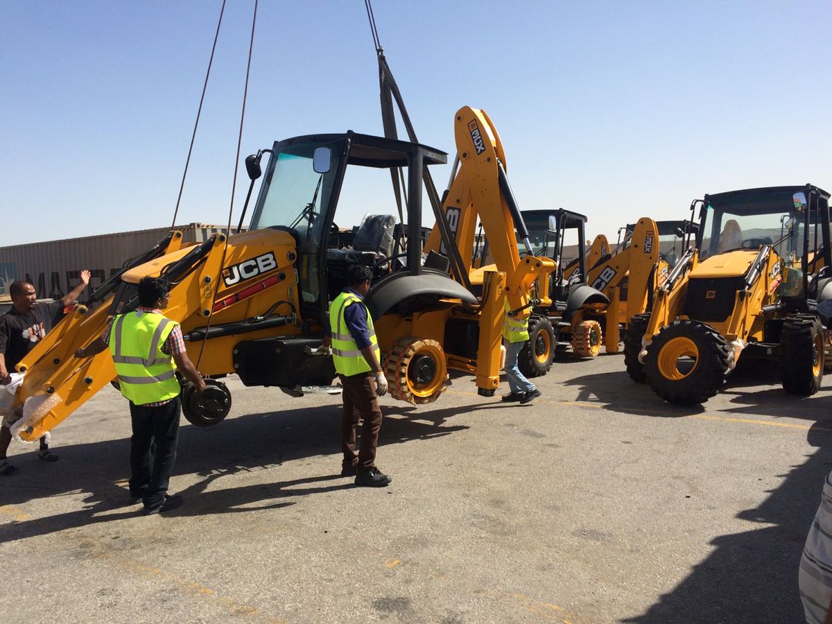 AmrAbdulwahabIM's tweet photo. Our team is racing to make our stock ready . #construction_equipment 
#excavator #wheel_loader #backhoe_loader #skid_steer_loader https://t.co/DJSdhclSCZ