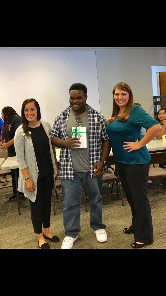 areanalopez2's tweet photo. Congratulations, Omari Graves, on the iPad mini! Thanks for attending Diversity Focus! 💛💚 https://t.co/HL5PAaYSWC