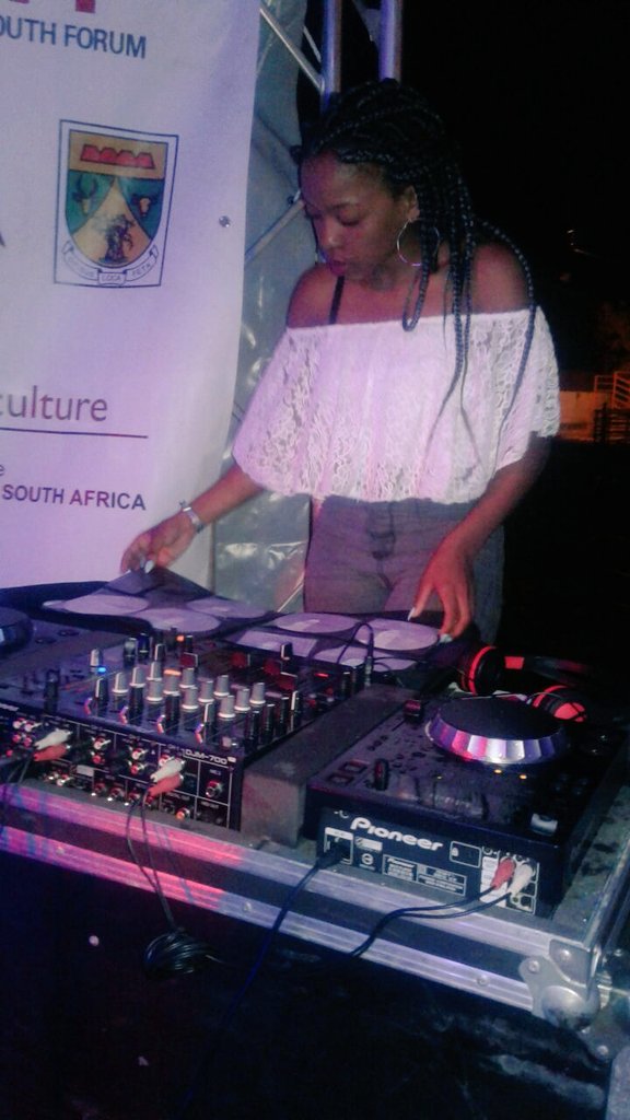 Saacyf's tweet photo. Right now @msflexible_sa she is killing the crowd, the music lovers @musina_fest @Mzansibuoy @CHOPSTAdaCHOPP Washa!! https://t.co/ophg3d6SFs