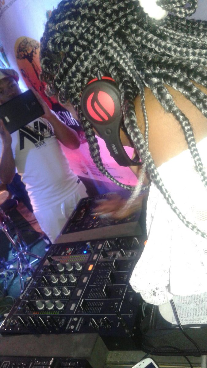 Saacyf's tweet photo. Right now @msflexible_sa she is killing the crowd, the music lovers @musina_fest @Mzansibuoy @CHOPSTAdaCHOPP Washa!! https://t.co/ophg3d6SFs