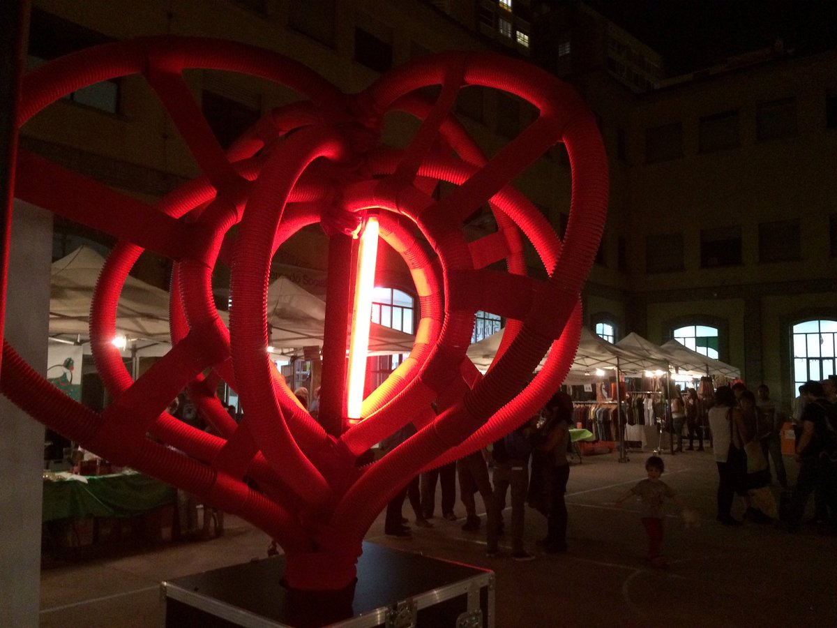 la feria d <a href="/ElMercadoSocial/">Mercado Social</a> #ENSEÑAELCORAZÓN y sigue mañana a las 11h en @CSLuisBunuel con estands d #ESS, talleres y actividades infantiles