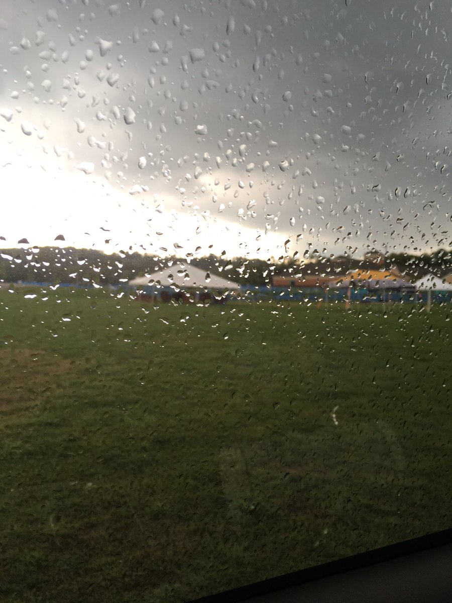 gunclubcross's tweet photo. It's raining at Valley View!! #moremud #OVCX #VVCX @OhioValleyCX https://t.co/6KRK6VuXB3