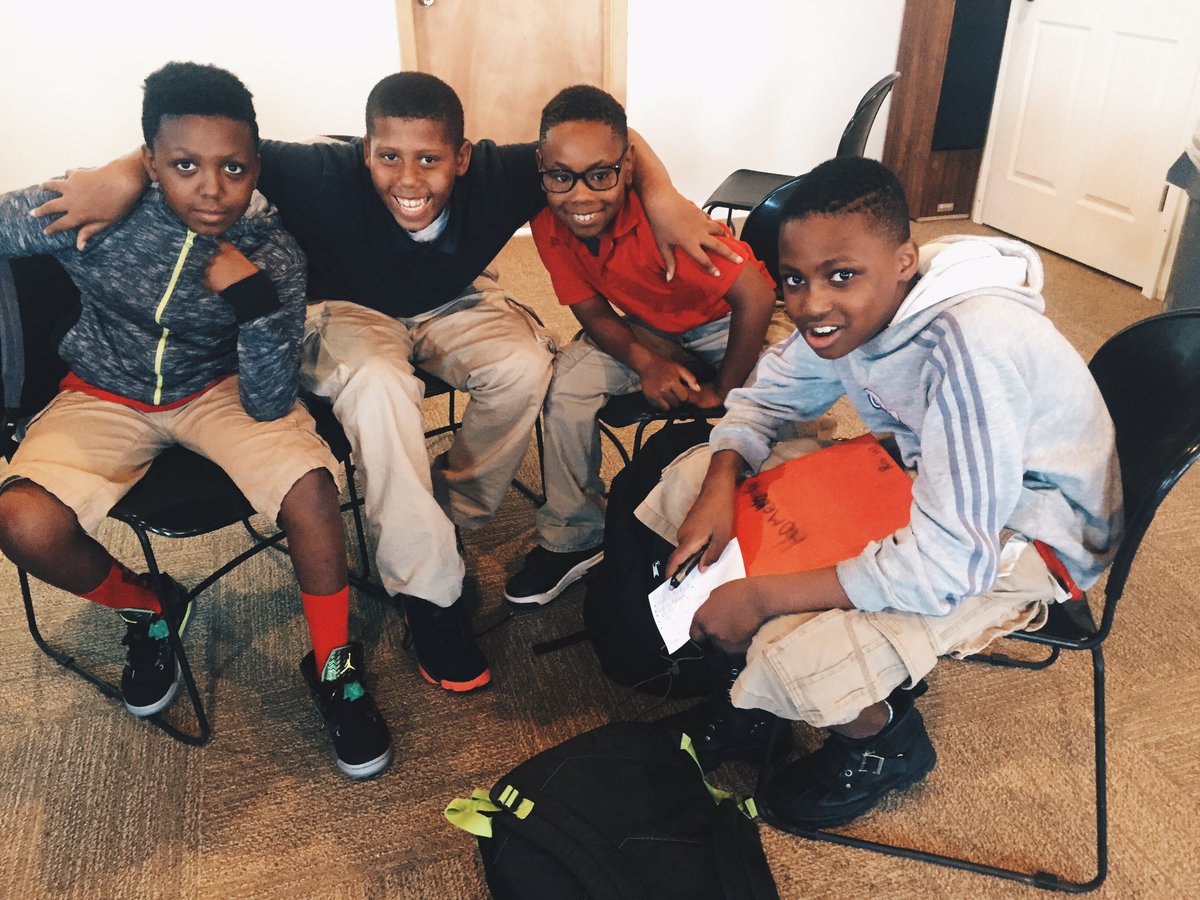 createaLOOP's tweet photo. Our kids built their own computers and are learning to code apps and video games! #NeededNotNeedy 😳✊🏾🙌🏾📱🕹💻 https://t.co/LsUNLuAb8B