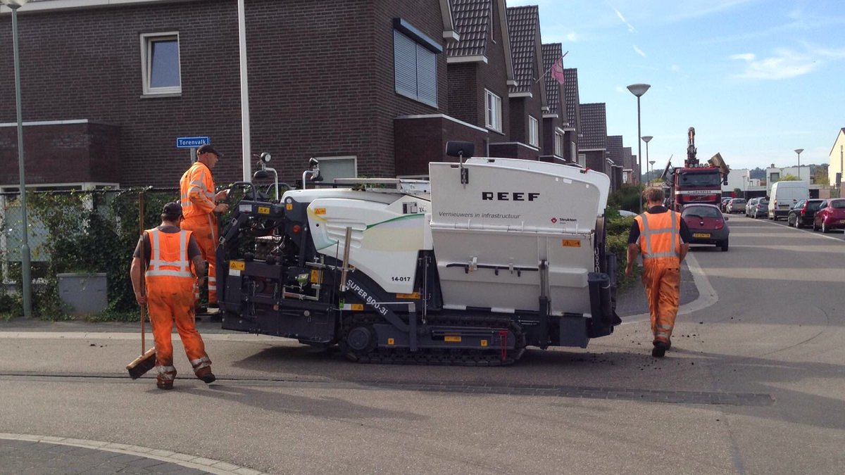 MaikelWelmers's tweet photo. Onze #nieuwe #fietspadmachine #s800-3i wordt volop gebruikt @ReefInfra @Struktonciviel #kwaliteit https://t.co/dCEgIst8oJ