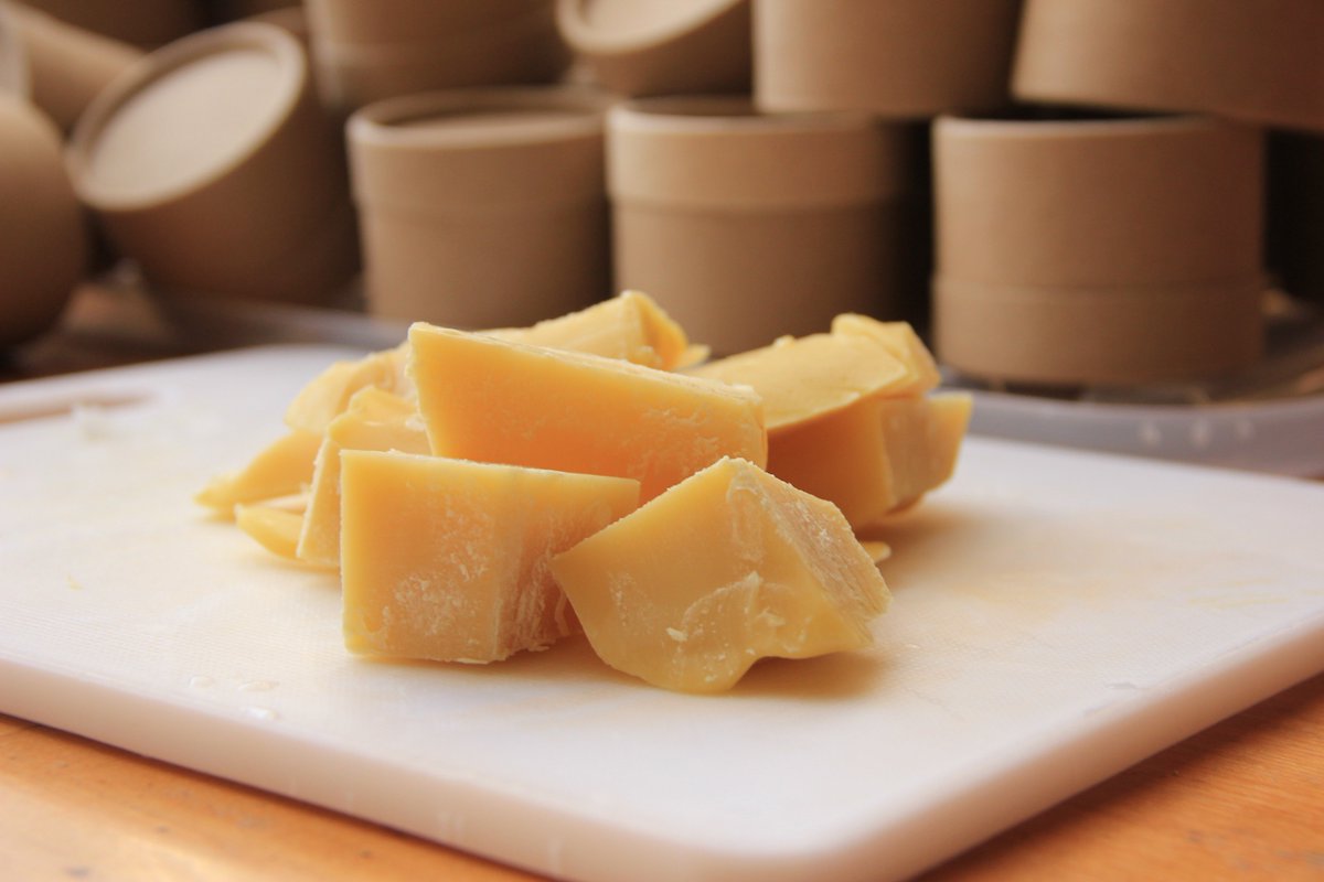 coolmorebees's tweet photo. Pure #beeswax from our bees goes into our #irishhoney and lavender moisturisers https://t.co/dUJnMeZDoO
