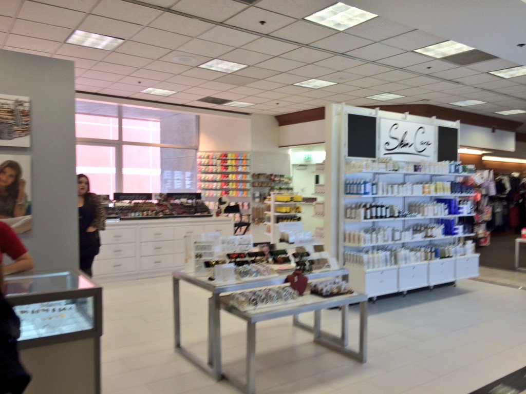 MalibuRumBarbie's tweet photo. When did @USCBookstore become the Beverly Center? Kate Spade yoga crap, makeup counters?? #leftemptyhanded https://t.co/9XIZcJ7VKK