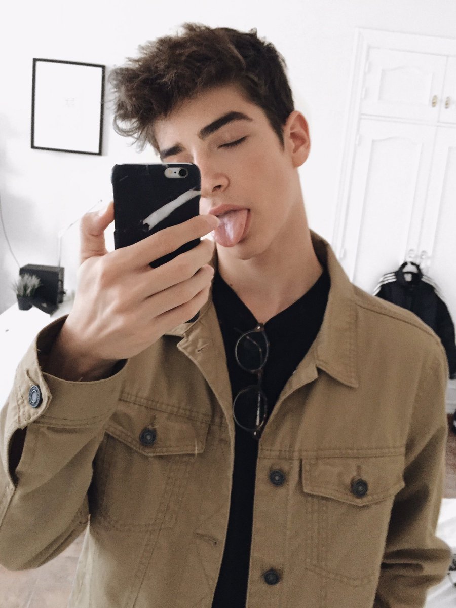 ManuRiosFdez_'s tweet photo. 👓🍂☕️✨ https://t.co/LR888c3lhj
