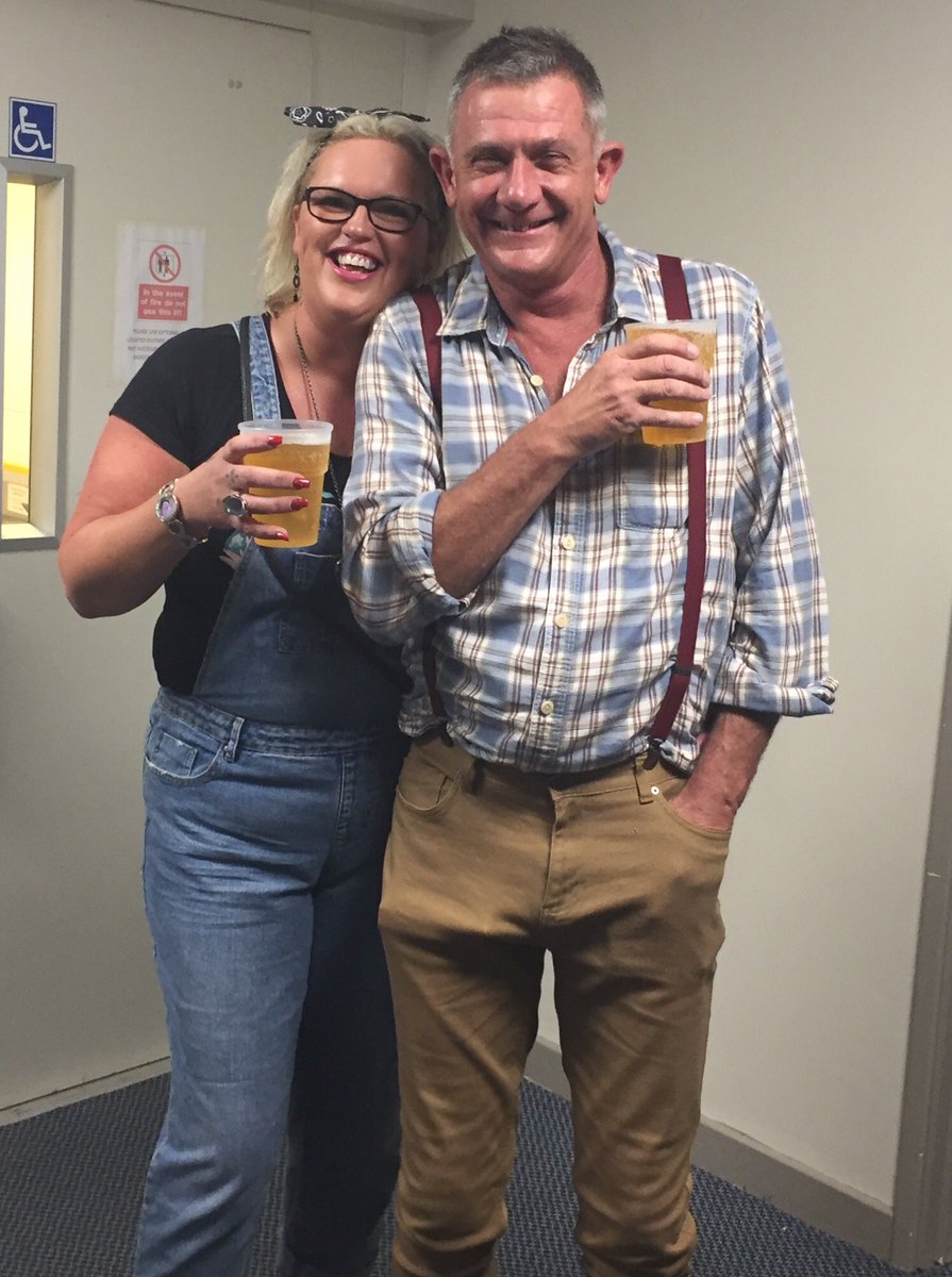 Flairfusion2016's tweet photo. Waiting for the Wurzels!! 👍👏😘 https://t.co/duJTiqW5ep
