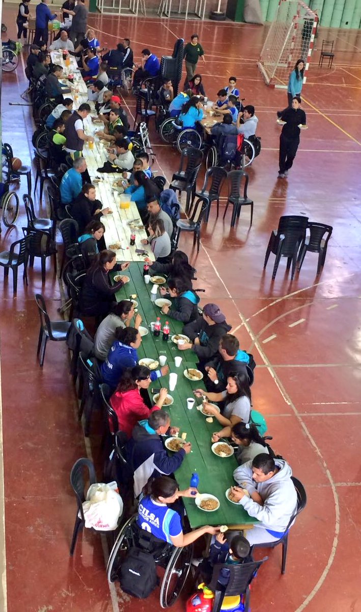 jonathanfrisa's tweet photo. Cuadrangular de basquet adaptado en el polideportivo, Alte Brown ganó un partido ajustado sobre el final! @CascallaresPJ https://t.co/OjIRue6bQ0