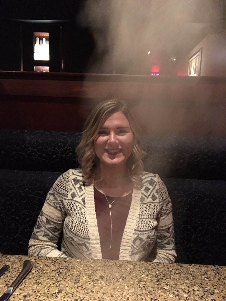 TylerAllenBush's tweet photo. @hayley_neece is smokin tonight. https://t.co/BILbQywxit