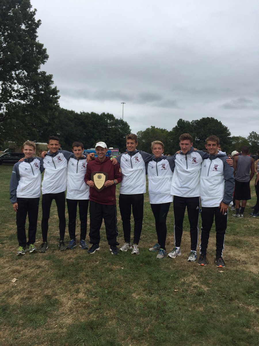GreeceArcadiaXC's tweet photo. Your Varsity Boys @GreeceArcadia Cross Country team placed 1st at the McQuaid Invitational out of 34 teams! Good job boys! @gina_b_larsen https://t.co/EGpJTB3Jyw