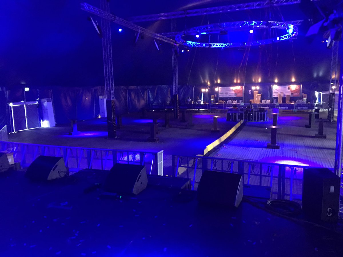 Ten11band's tweet photo. Before show pic @strooipop , time to watch @douwe_bob now! https://t.co/k0xynUX6As