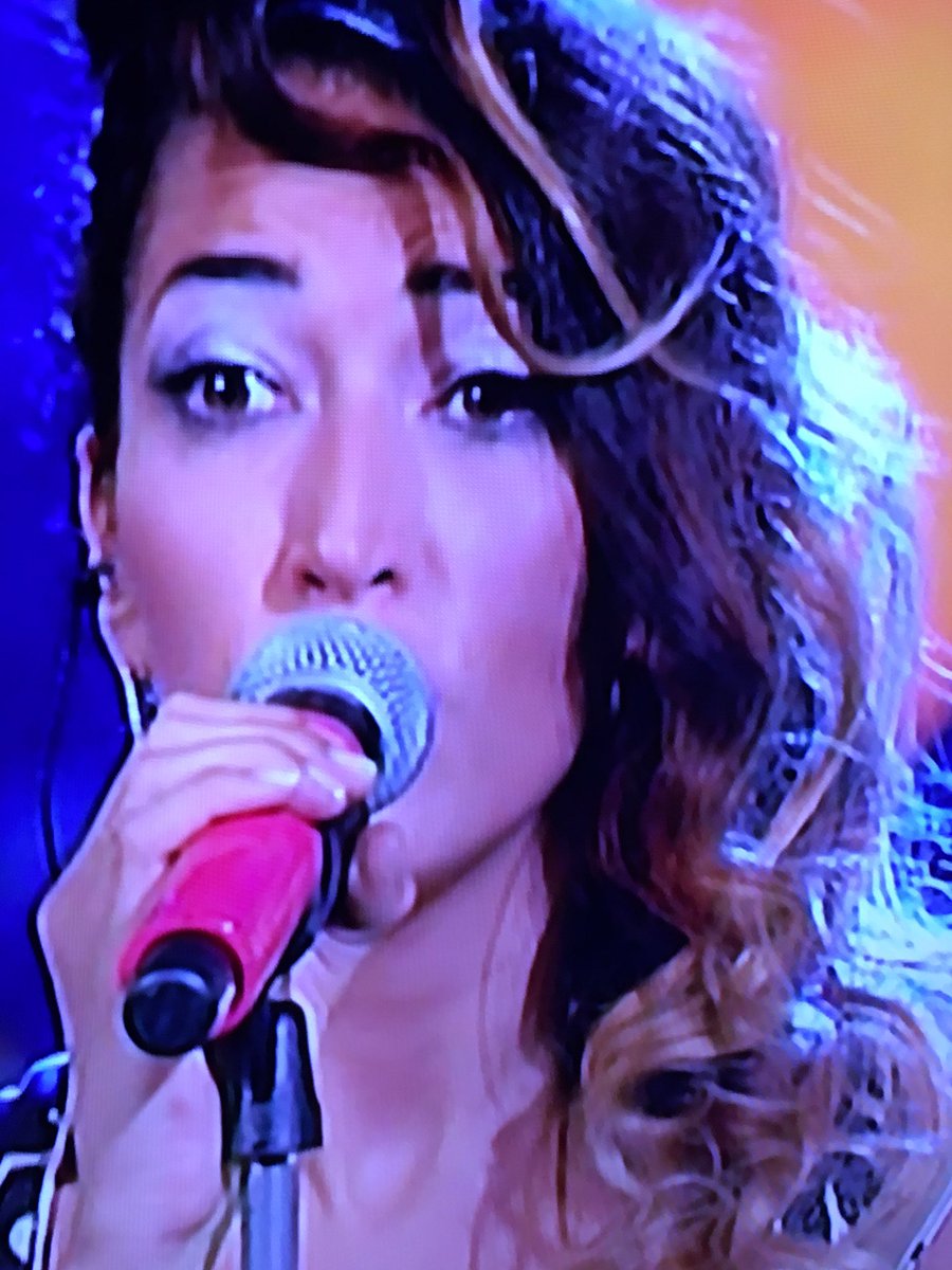 RitaPaloscia's tweet photo. Che cosa sei .che cosa sei..che cosa seiiiii strepitosa  @ninazilli e lo sai che i peli del braccio non la smettono più di fare #OLA #lova 🍒 https://t.co/sErF6pBRlr