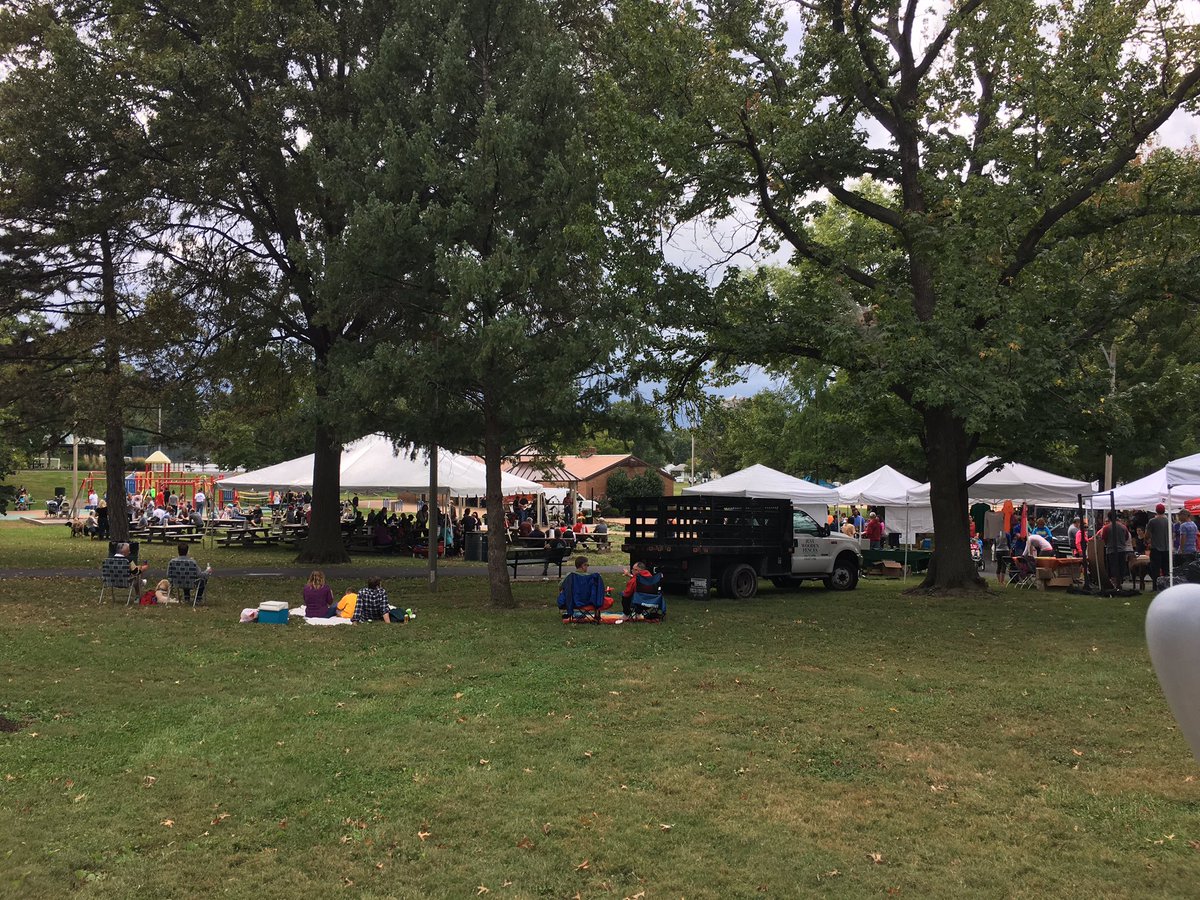 AndrewZMurray's tweet photo. Great day in @LindenwoodPark for #Linfest! https://t.co/dAo9I3Yj0h
