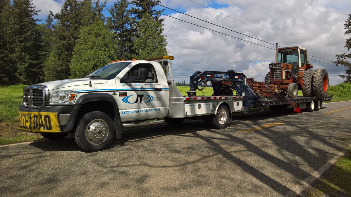 JTHOTSHOTTING's tweet photo. Yes! We transport farm equipment too! #farm #tractor #wideload #international #internationalharvester #international986 #flatdeck #transport https://t.co/bRsRlZ1nDZ