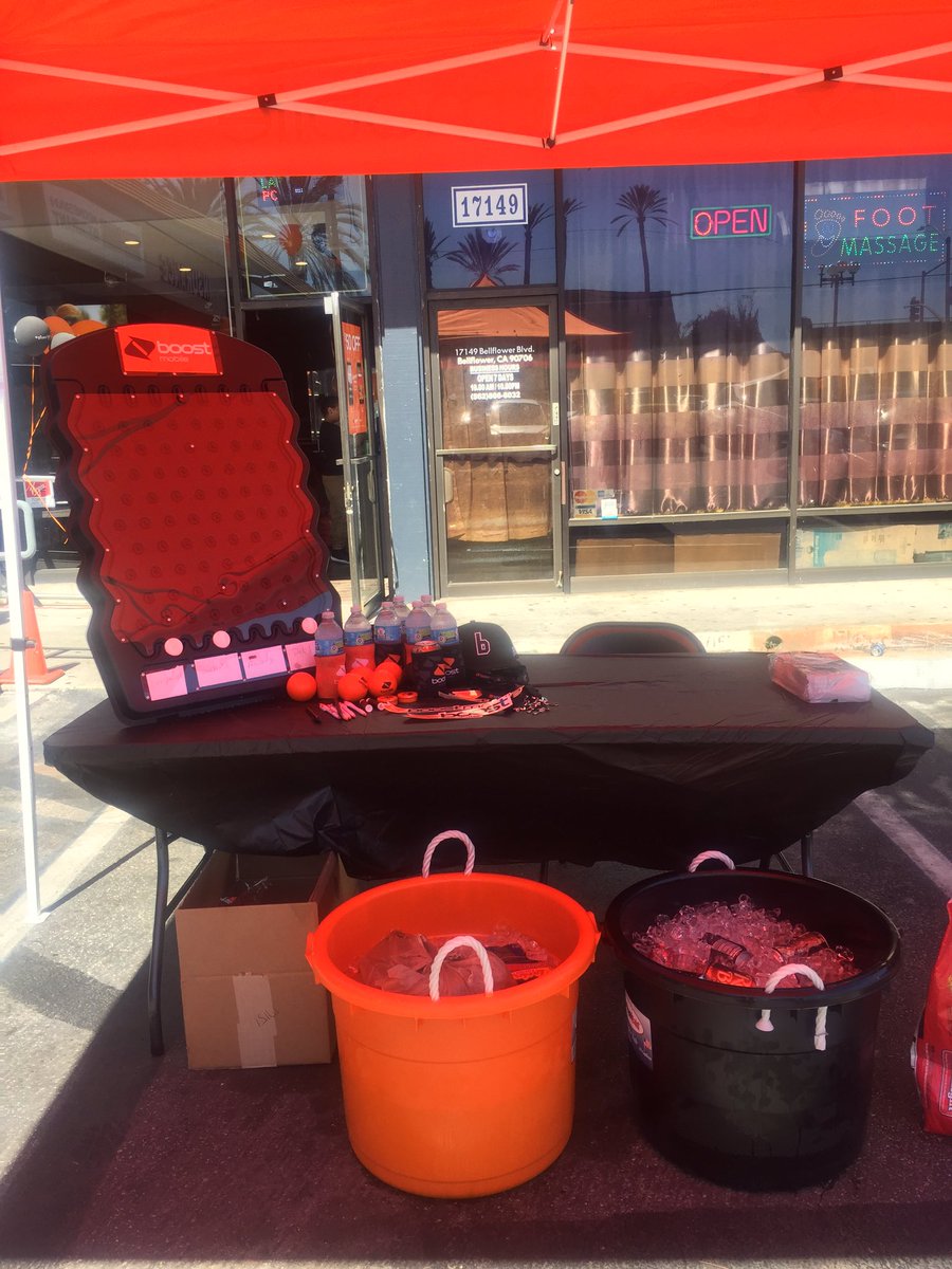 Mel_Marceco's tweet photo. #Phonetastic #GrandOpening landed perfectly on the #WhereYouAtWeekend! Come on down! Free food, music, face painting and killer #BoostDealz! https://t.co/BBG28jmzWJ