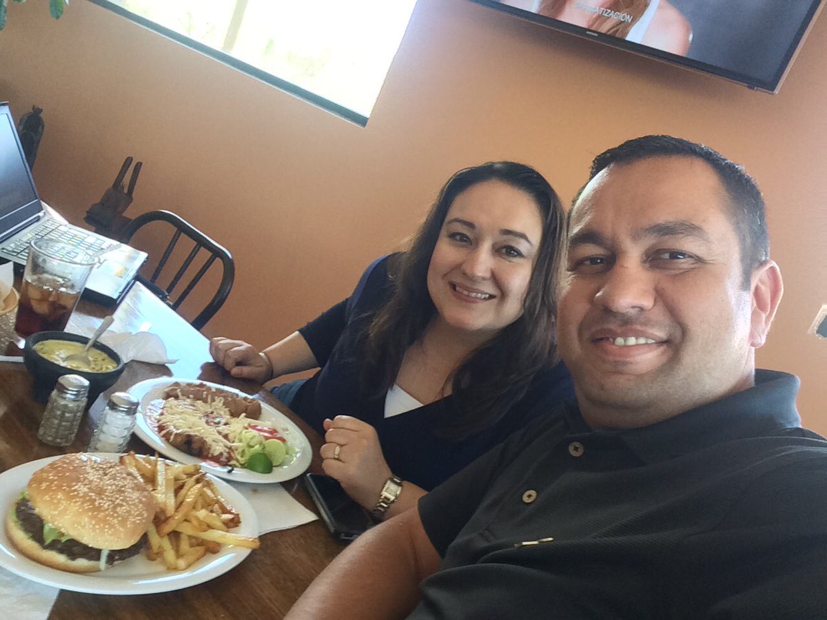 MalbRodriguez's tweet photo. Food and #work!! https://t.co/oGsxwMh4Dx