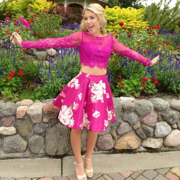 pageantplanet's tweet photo. Homecoming Edition: HIT or MISS? Submit yours using #PageantPlanetHOCO https://t.co/X0b0r75r4r