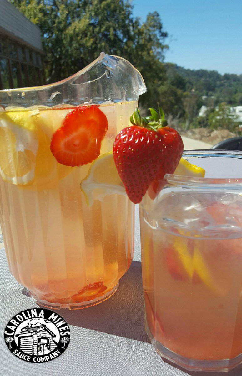 #StrawberryLemonade from scratch for the wedding great for these scorching days #Food4allSouls  #CarolinaMikes