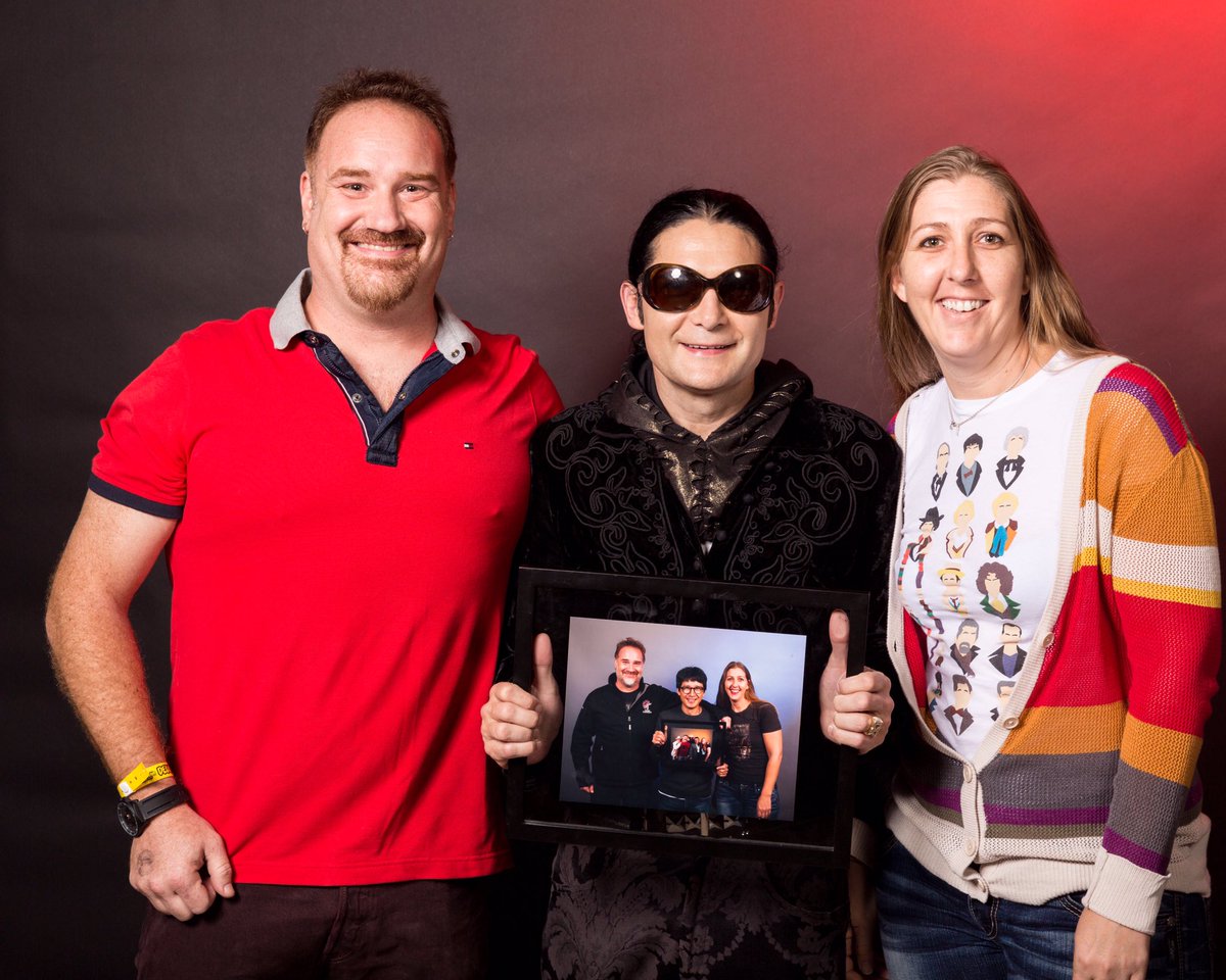 TheHeeLFaN's tweet photo. Goonies! @Corey_Feldman holding pic of @JonathanKeQuan , holding pic of @SeanAstin and the Fratellis-just need Chunk https://t.co/GTFvViobk3