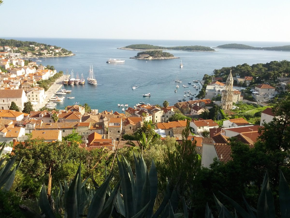 Join <a href="/jana_roemer/">Jana Roemer</a> in Croatia in May/ June 2017 for a 200hr Yoga Teacher Training.
-> breatheinlife.com/trainings/croa…
#Croatia
