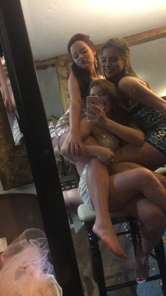 destiny_slone's tweet photo. The start of this night has been nothing but amazing. I love my friends.❤️ https://t.co/GnnXB5Z5zv