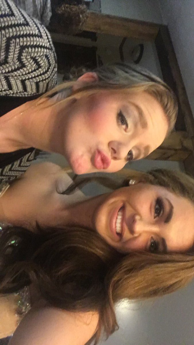 destiny_slone's tweet photo. The start of this night has been nothing but amazing. I love my friends.❤️ https://t.co/GnnXB5Z5zv