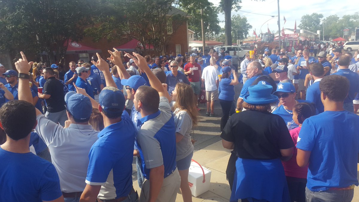 bcrawford's tweet photo. @KySportsRadio Good contingent from #BBN in Tuscaloosa. https://t.co/KmOb1YfdnA