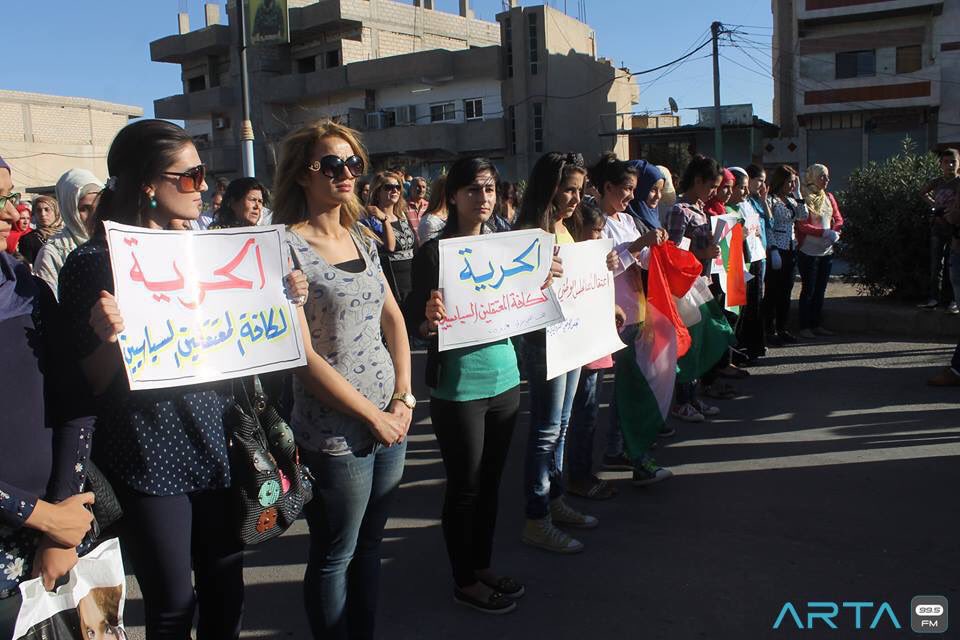 renewstr's tweet image. People in Al-Qamishli protest false imprisonment of #PyDX  against #Kurds :