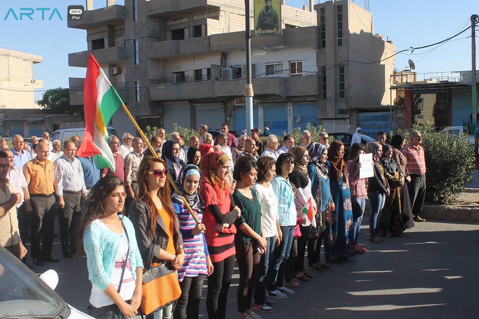 renewstr's tweet image. People in Al-Qamishli protest false imprisonment of #PyDX  against #Kurds :