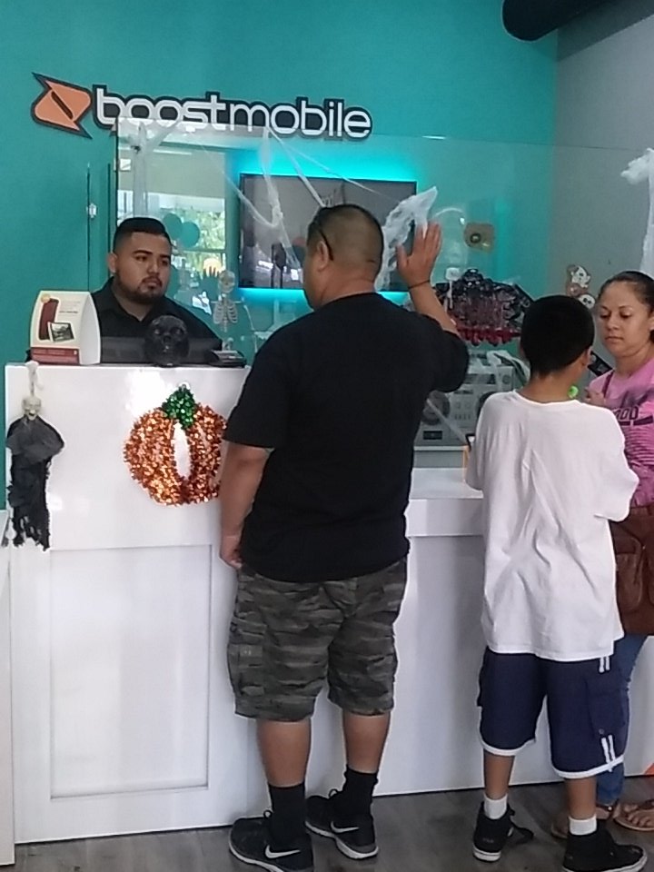 #WhereYouAt 😀 busy Saturday for our el monte store 😌 <a href="/Mel_Marceco/">📲💎Melissa- Marceco 💎📲</a> @b26diaz