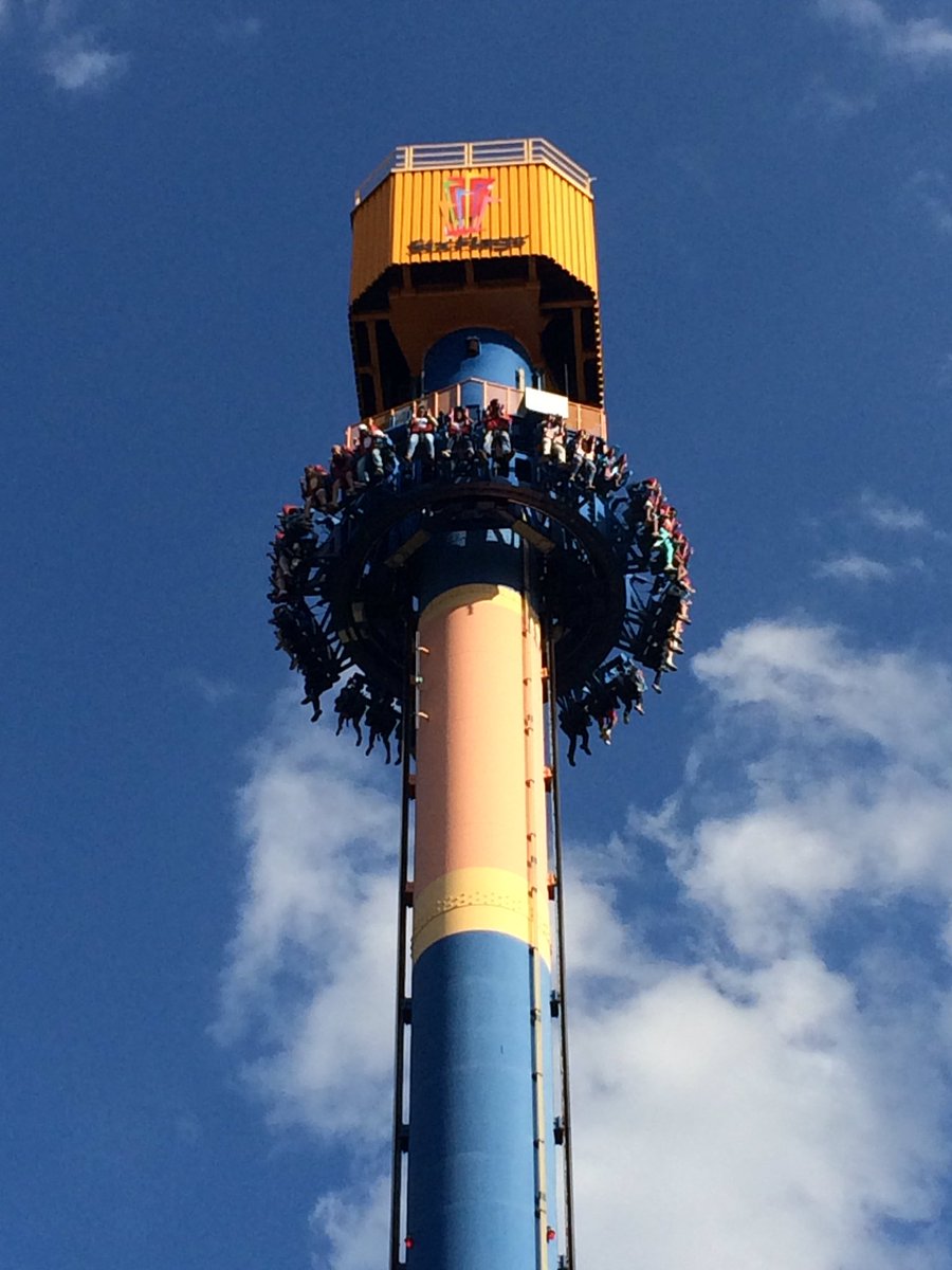 CNNsever's tweet photo. Ride stuck for a while now #sixflagsga https://t.co/76PFGn4ypY
