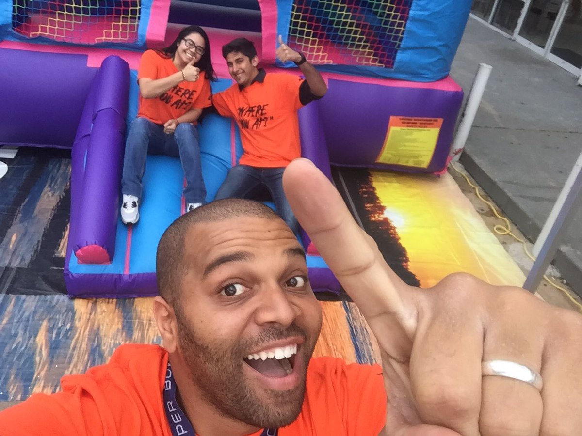 rogerwillspg's tweet photo. The 3 stages of #whereyouatweekend Eat, Have Fun, Buy a @boostmobile 📱👍🏾 @SprintCentralTX @johnfisbeck @JustinCapers @Dawnmccarter11 https://t.co/c3VQClaU6k
