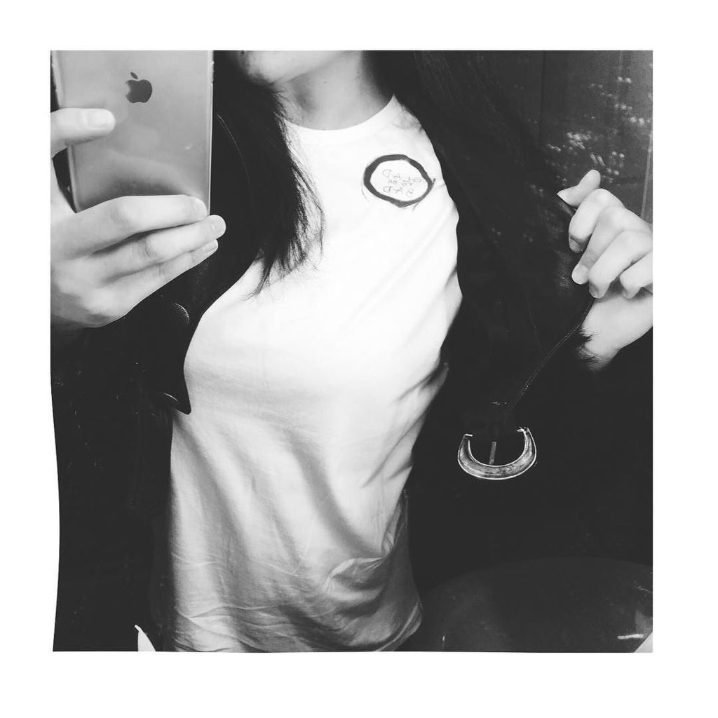 coveredingolduk's tweet photo. ➕GLADTOBEBAD➕ in a dirty mirror. #fashion #illustration #art #painting #paint #artist #des… https://t.co/UeLySl71FQ https://t.co/zwTlcZq2pA
