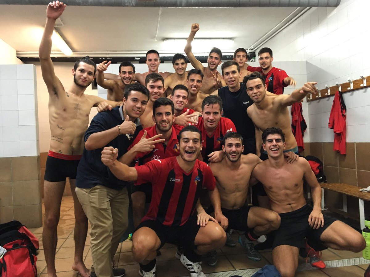 SantCugatFC's tweet photo. AMATEUR | AMATEUR B @SantCugatEsport 3 @UERubi B 2 gran victòria en el miniderbi #4cat13 Enhorabona!!! 🔴⚫🔴⚫ https://t.co/AxtlisD1TQ