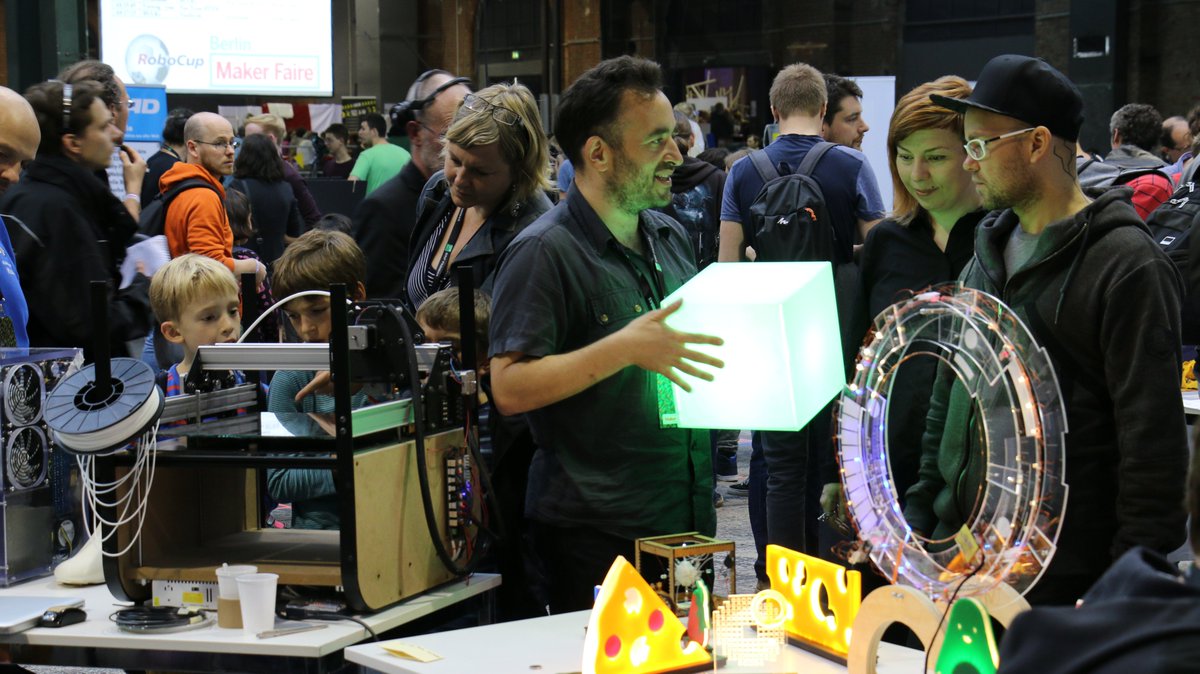 FabLabBLN's tweet image. We had a lot of fun @MakerFaireBER today! Some of our talented friends from the community teamed up with us. That's @EitanRieger (center).