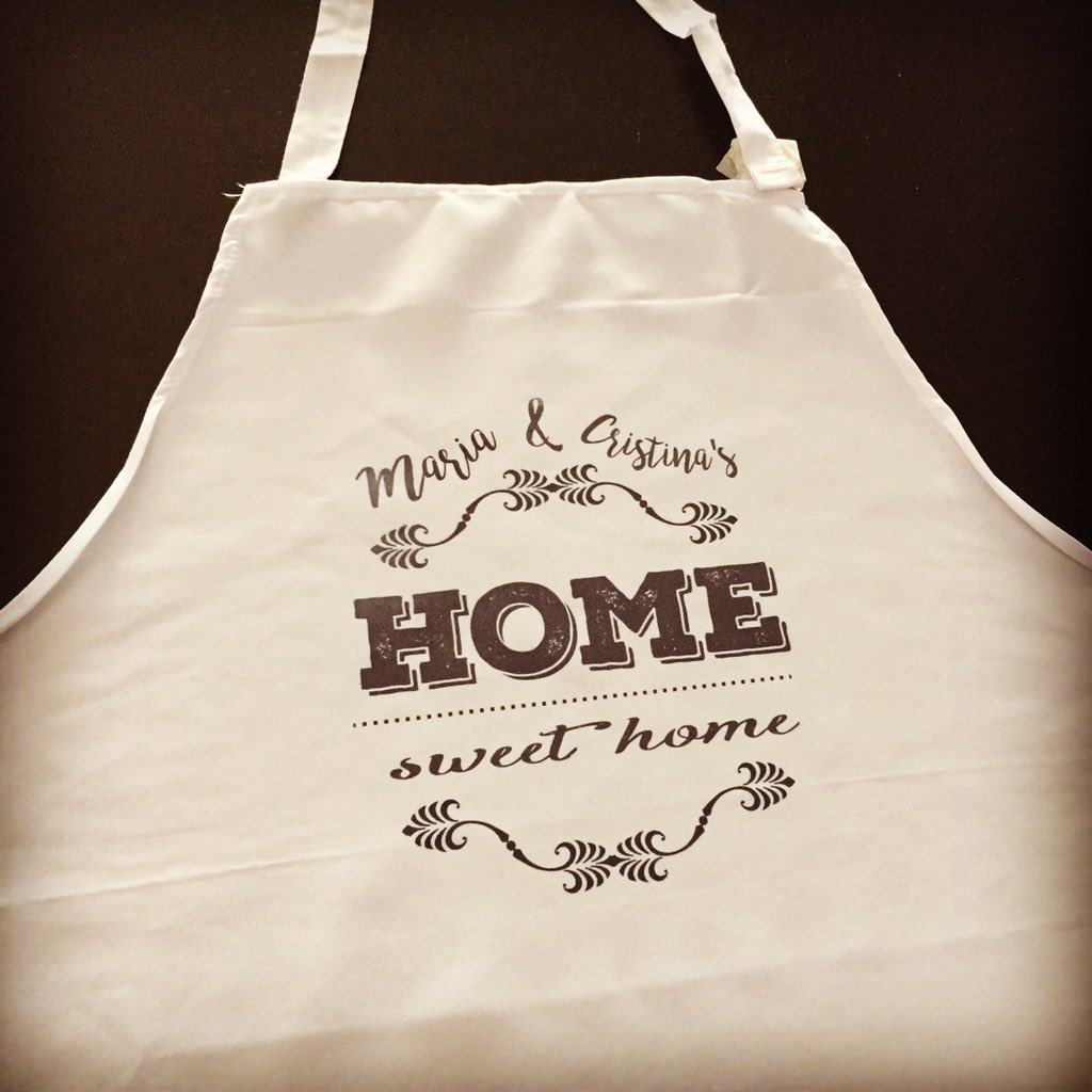 barderadas's tweet photo. Nada mejor que poder estrenar casa y delantal!!! #barderadas #regalosmolones #regalospersonalizados #rehalosqueenamoran #delantales https://t.co/UnWjwrVqB5