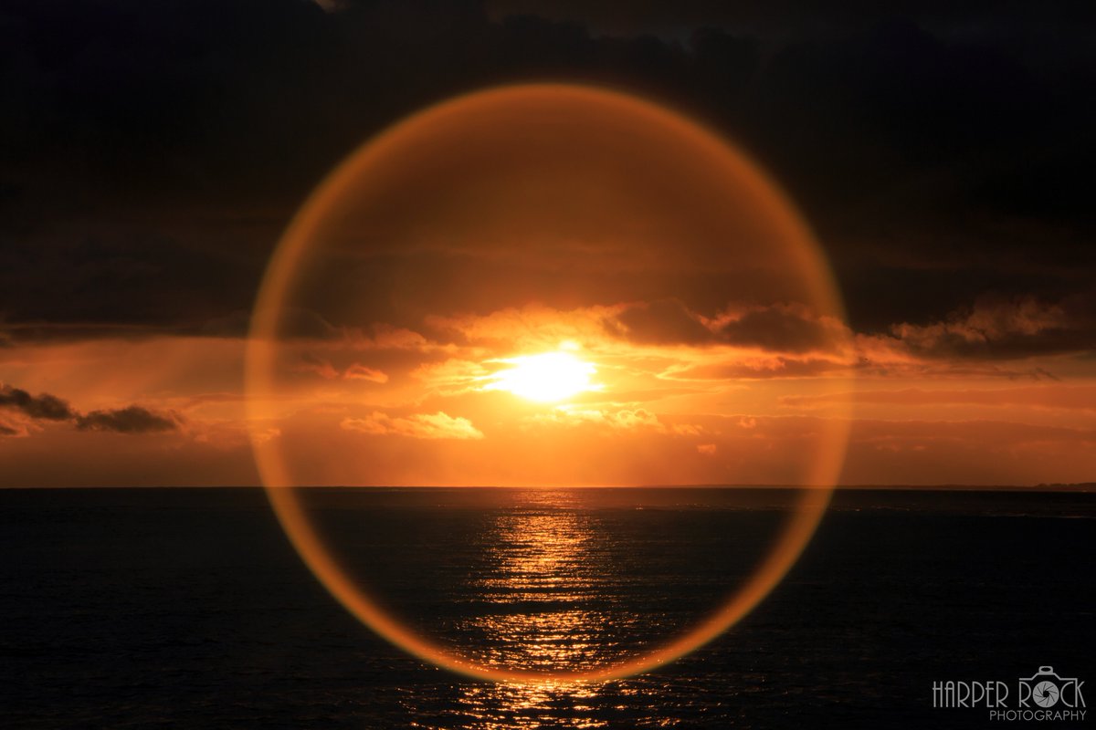 HarperRockPhoto's tweet photo. Ring of Fire #photography #ThePhotoHour #lensflare #sunset #PerfectMoment #PhotoOfTheNight https://t.co/qy18N23G5f