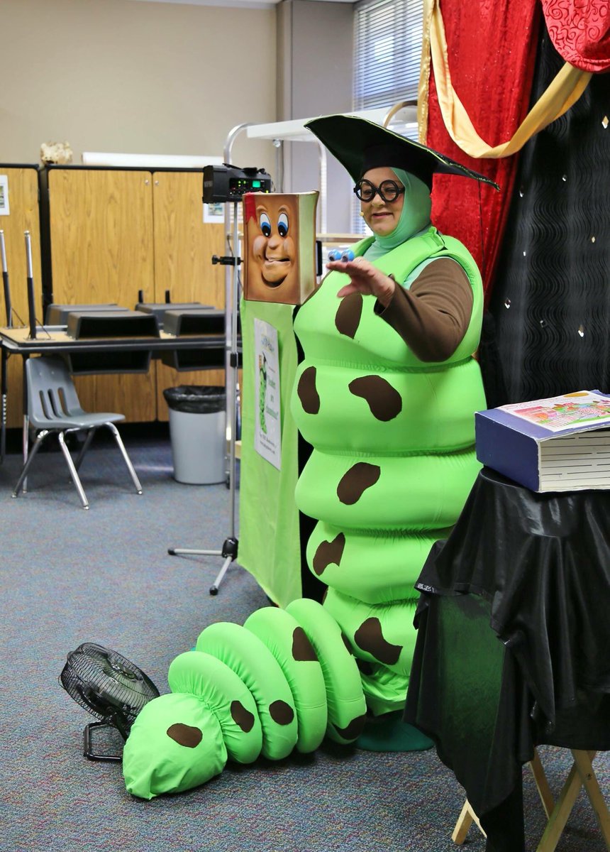 What a fun way to share a love for reading with PK/K students! Mrs. Bookworm was a hit!❤️🐾❤️