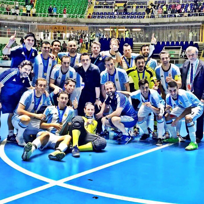 Falcao12oficial's tweet photo. Parabéns a Seleção Argentina de futsal , Campeã do Mundo de futsal , Argentina 5x4 Russia !! Aproveitem esse momento único 👏👏👏 !! https://t.co/VUJNa6pLrF