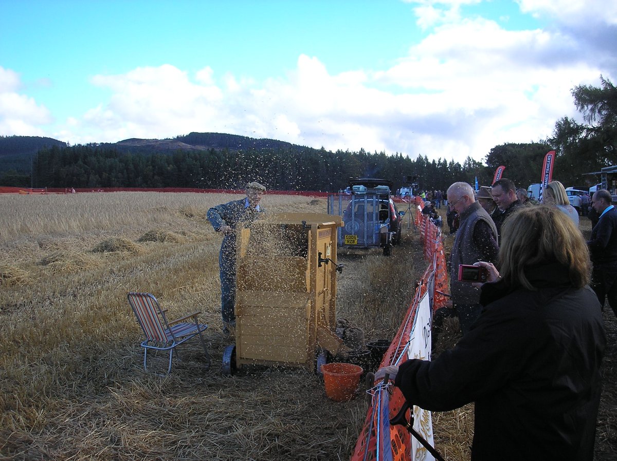 Stratherrick365's tweet image. #Strathnairn #Vintage demo included how to get covered in chaff. #classicfun #Daviot @TheRHET @AGCOcorp @BBCHighlands @Highlandhospice