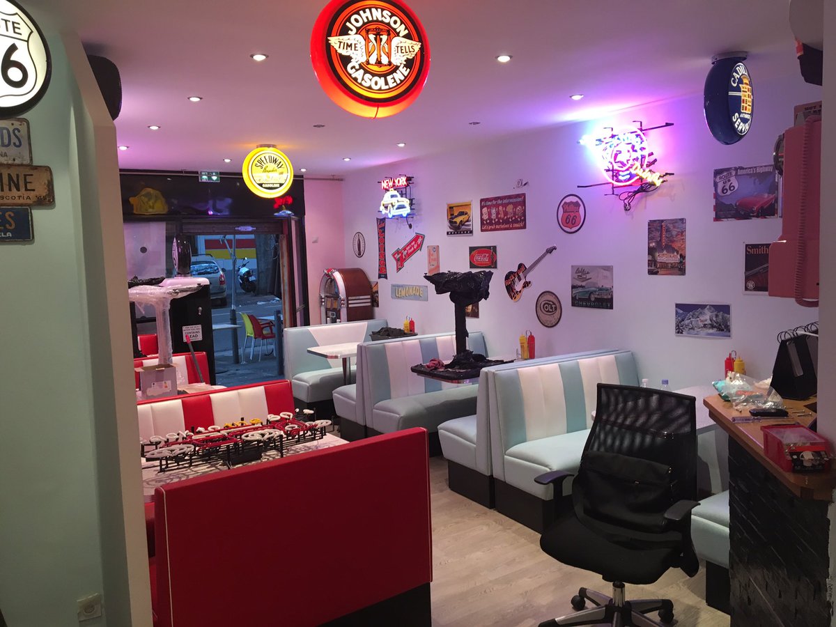 AtableBeverly's tweet image. Prochainement ouverture d'un lieu vintage sur Marseille #50'