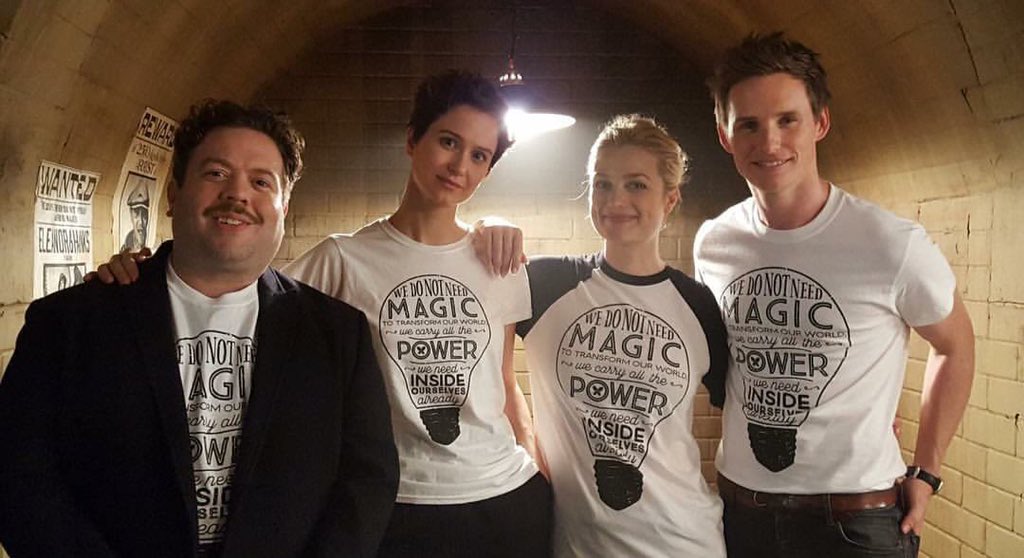 📸 - #FantasticBeasts cast wearing the <a href="/lumos/">Lumos</a> t-shirt! Alison Sudol, Eddie Redmayne, Katherine Waterston &amp; Dan Fogler