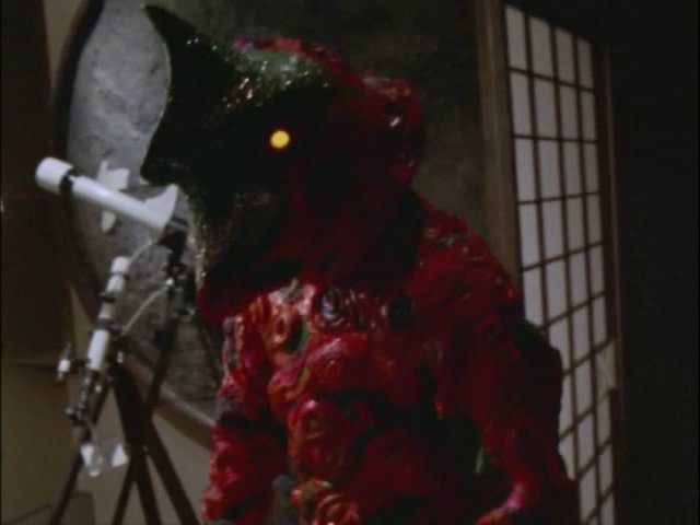 ウルトラセブン第44話「円盤が来た！」より 不思議な少年が光の中で