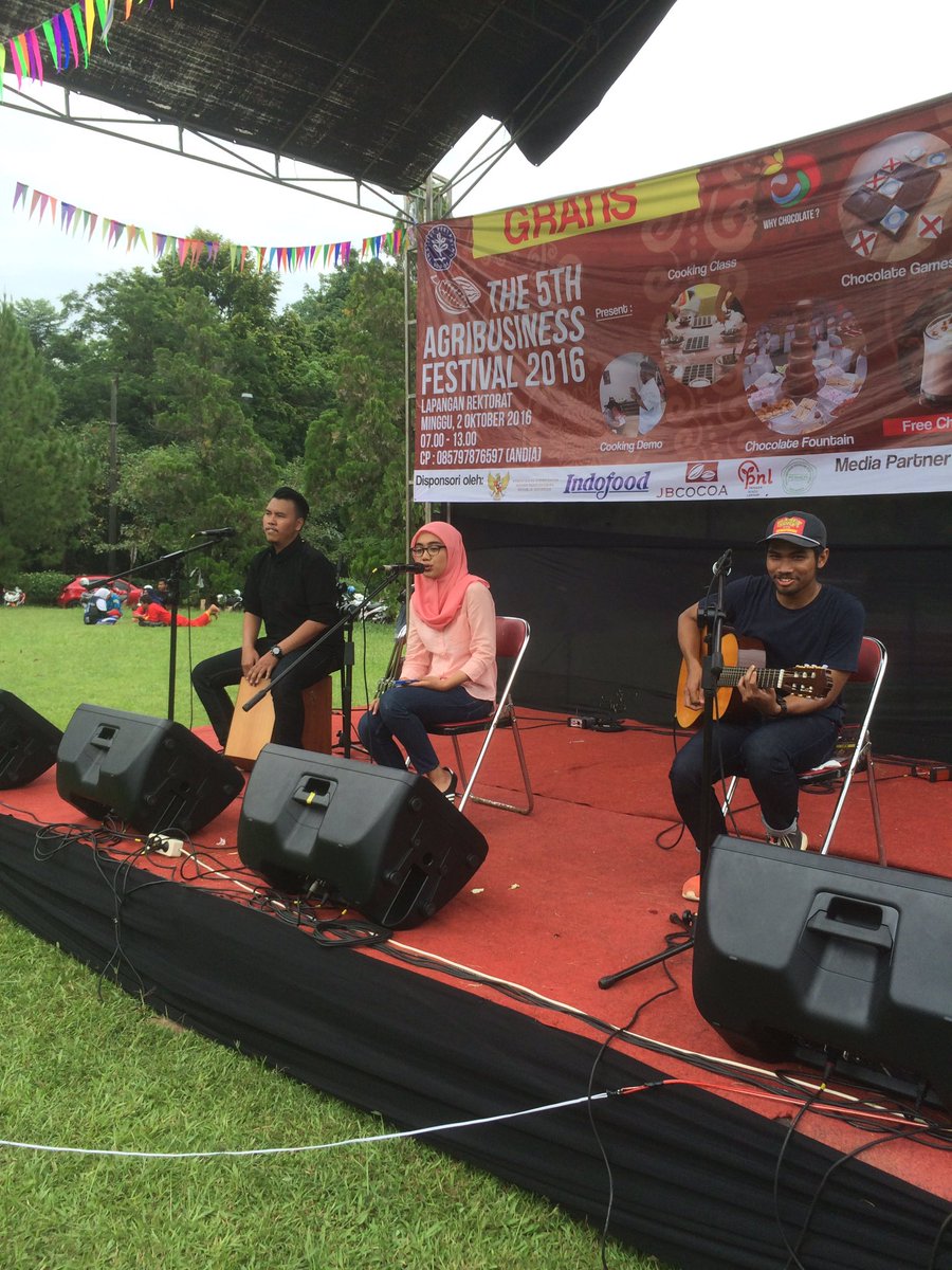 Live performance dari Agroustick 51 &amp; 52 yang membawakan 3 buah lagu, yukkk ramaikan ;)