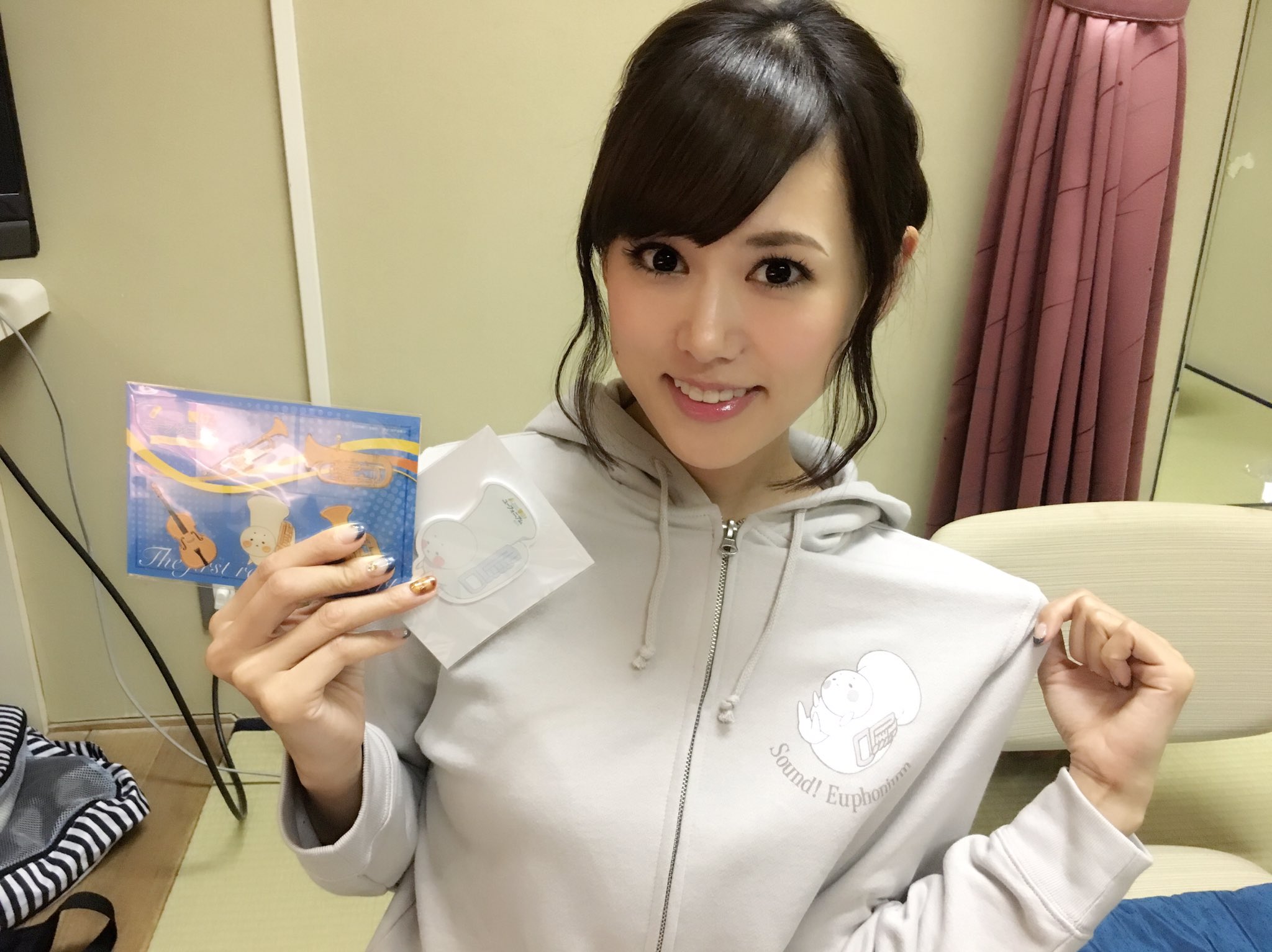 True Staff Ar Twitter 本日開催 響け ユーフォニアム 公式吹奏楽コンサート 京都の会場にてtrueのcdをご購入の方に直筆サイン色紙をプレゼント 公式グッズと共に是非ゲットしてくださいね お鶴さんのお気に入りはチューバくんの付箋だそうです