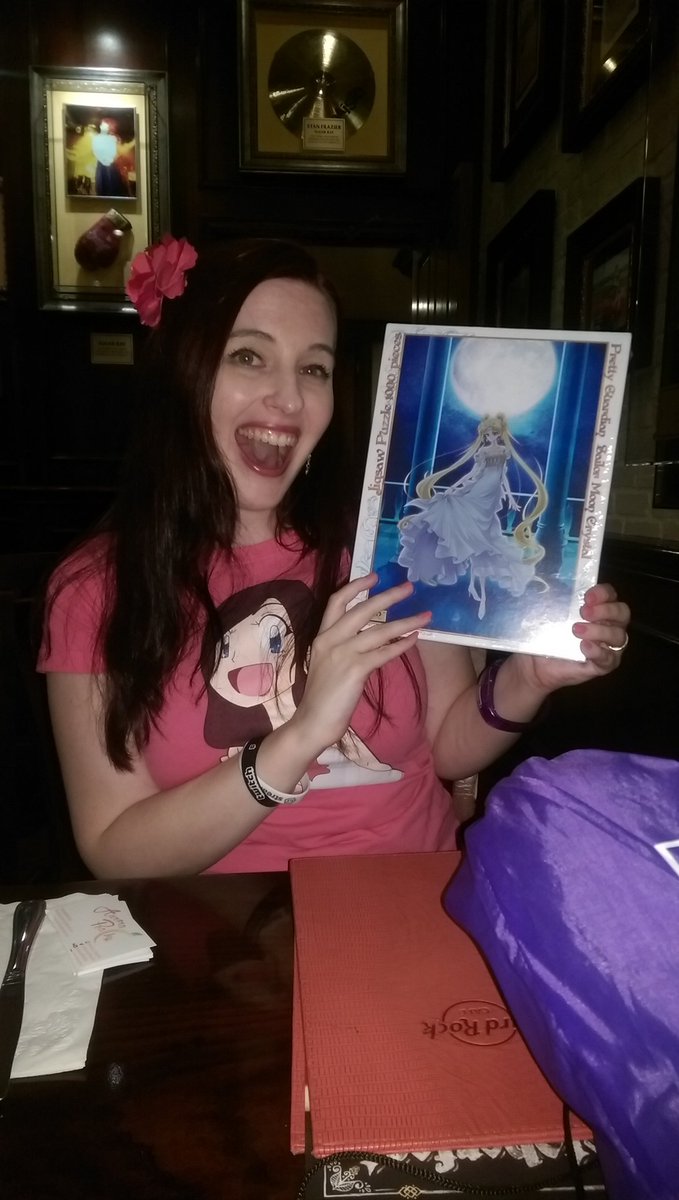 delphin714's tweet photo. @AuroraPeachy enjoying her TwitchCon gift from the Peachy Community of @thejdshadow @Lunat93 @michelle4k @ItsRachelW_ @HarmsCalebb Thank you https://t.co/zgTEORPFlj